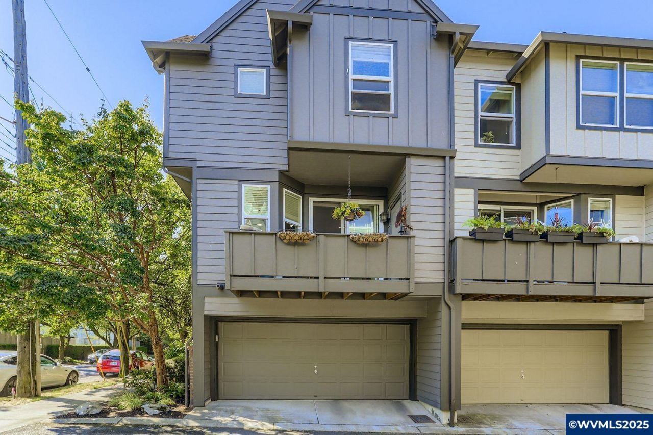 8805 SE 13th Av, Portland, OR 97202 Main Photo