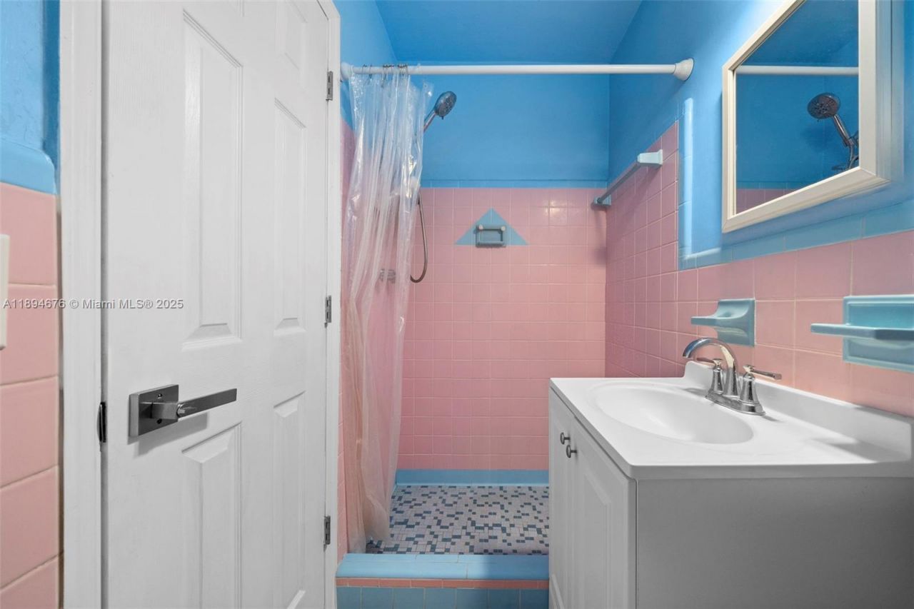 1271 NW 87th St, Miami, FL 33147 Photo