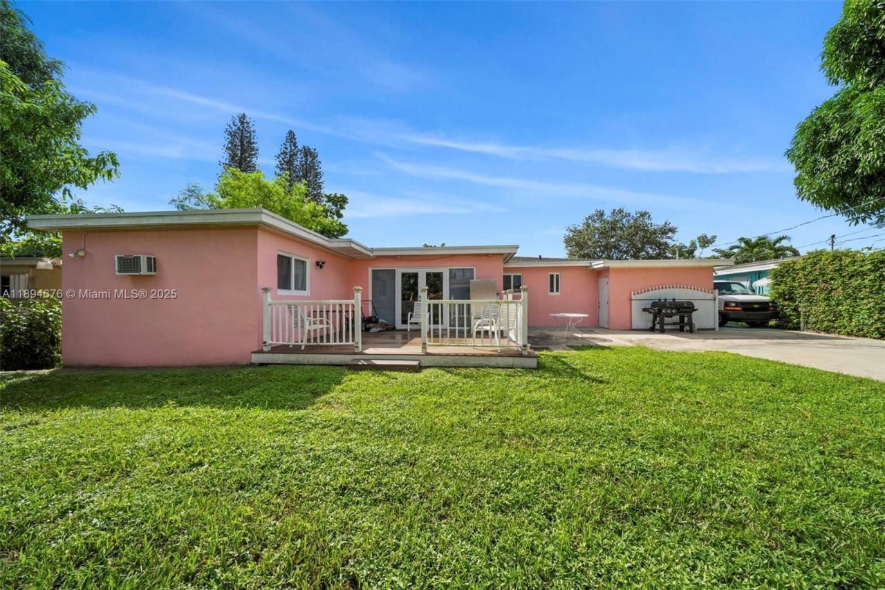 1271 NW 87th St, Miami, FL 33147 Photo