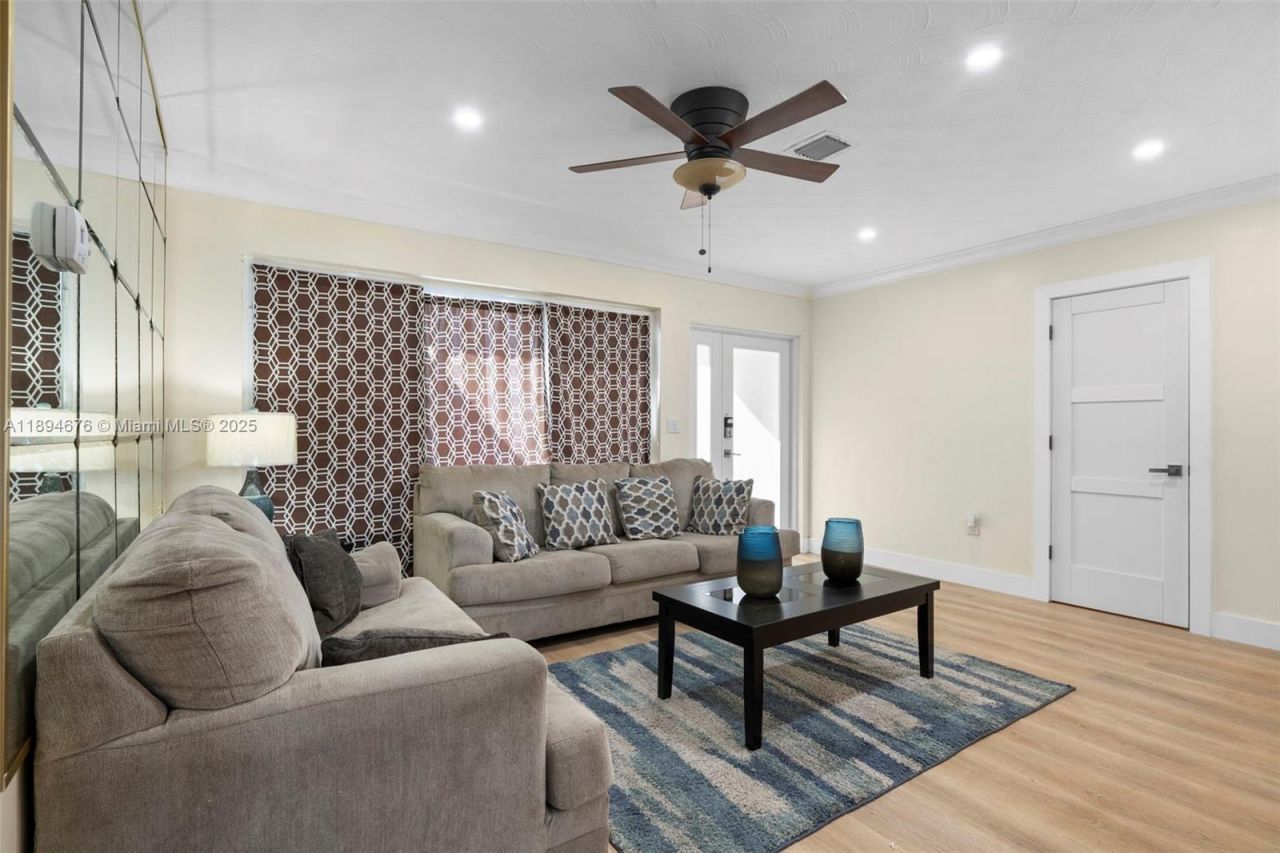 1271 NW 87th St, Miami, FL 33147 Photo