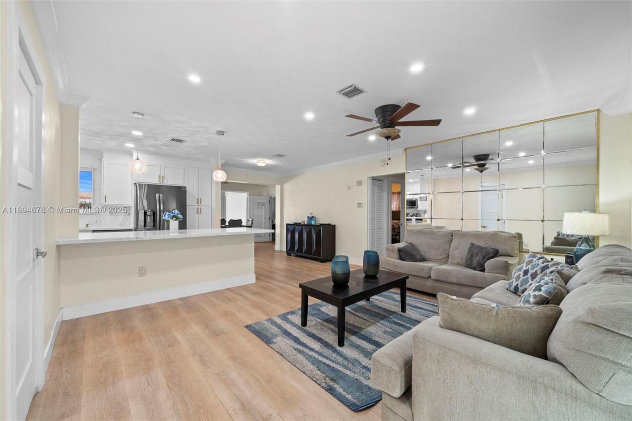 1271 NW 87th St, Miami, FL 33147 Photo