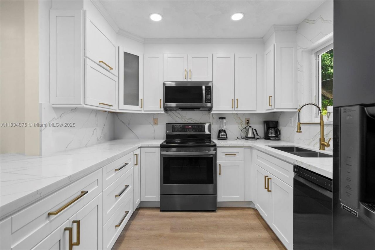 1271 NW 87th St, Miami, FL 33147 Photo