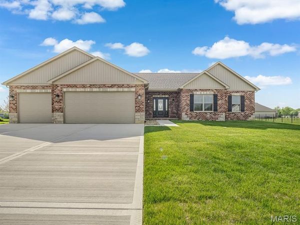 4016 Autumn Oak Drive, Smithton, IL 62285