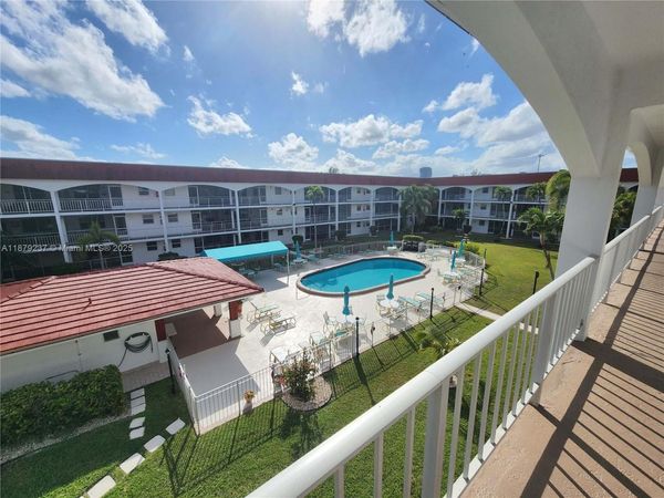 580 Egret Dr, Unit 322, Hallandale Beach, FL 33009