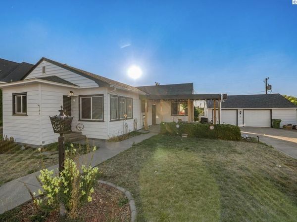 105 S Howard St, Tekoa, WA 99033