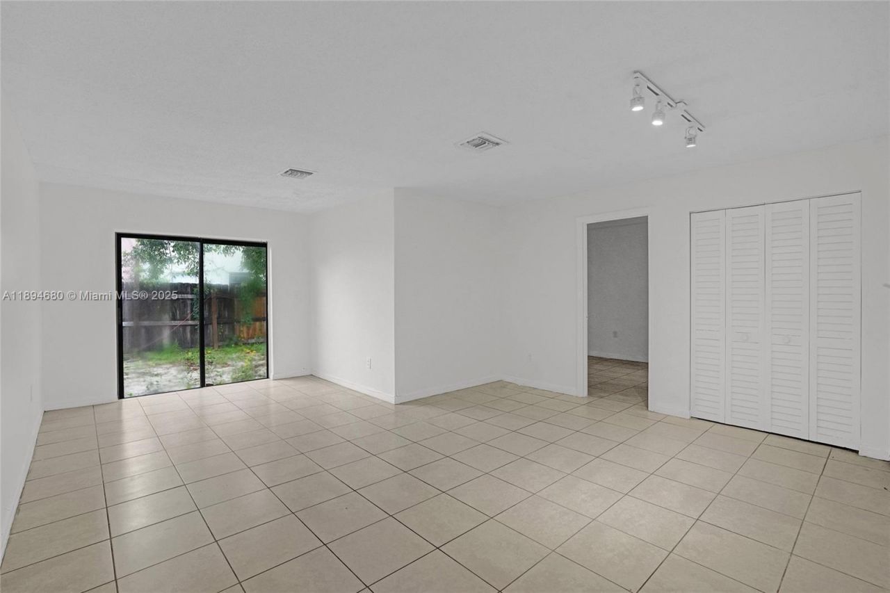 3876 NW 207th St Rd, Miami Gardens, FL 33055 Photo