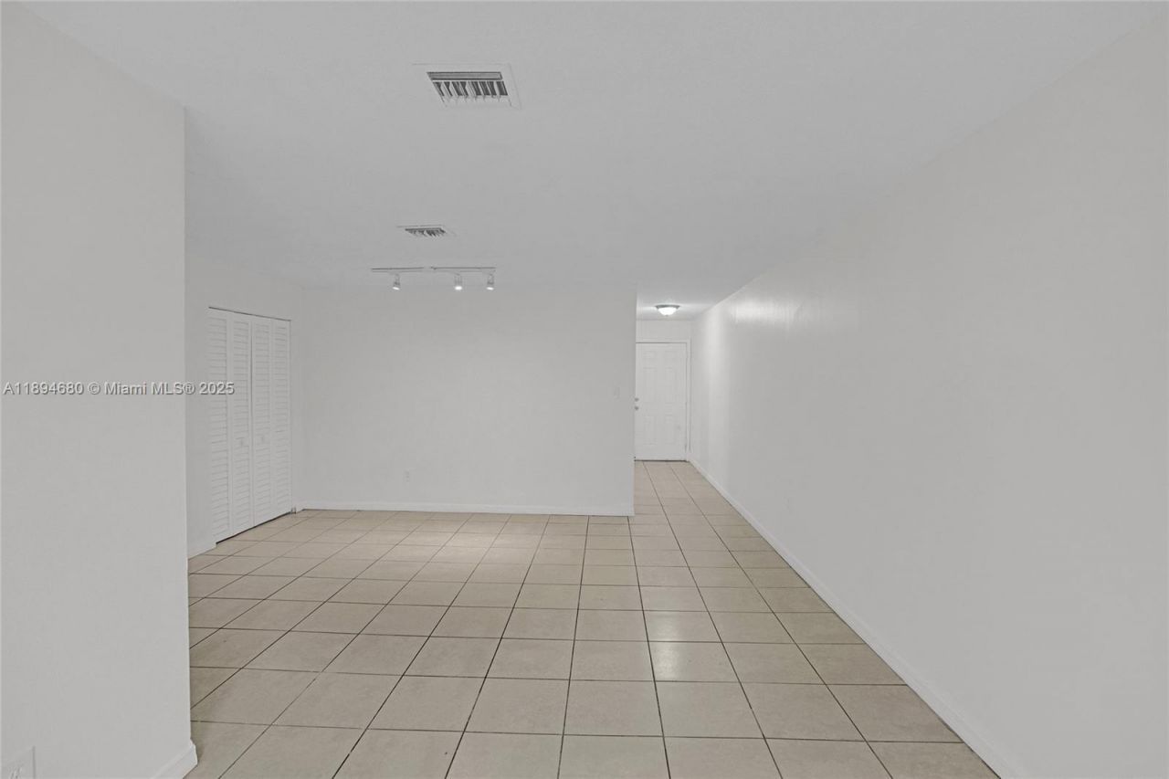 3876 NW 207th St Rd, Miami Gardens, FL 33055 Photo