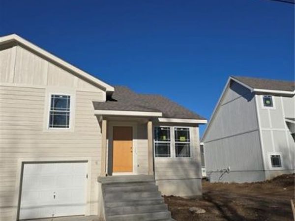 512 W Lawrence Street, Spring Hill, KS 66083