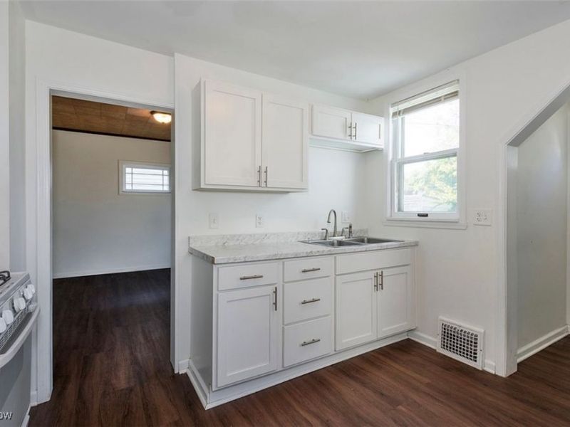 17710 Crestland Road, Cleveland, OH 44119 Photo 10