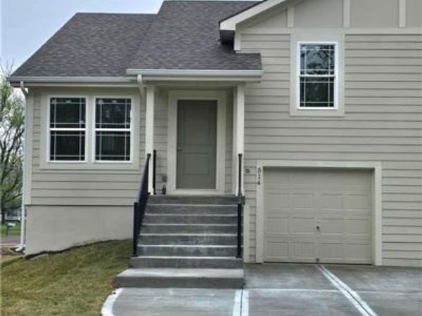 514 W Lawrence Street, Spring Hill, KS 66083
