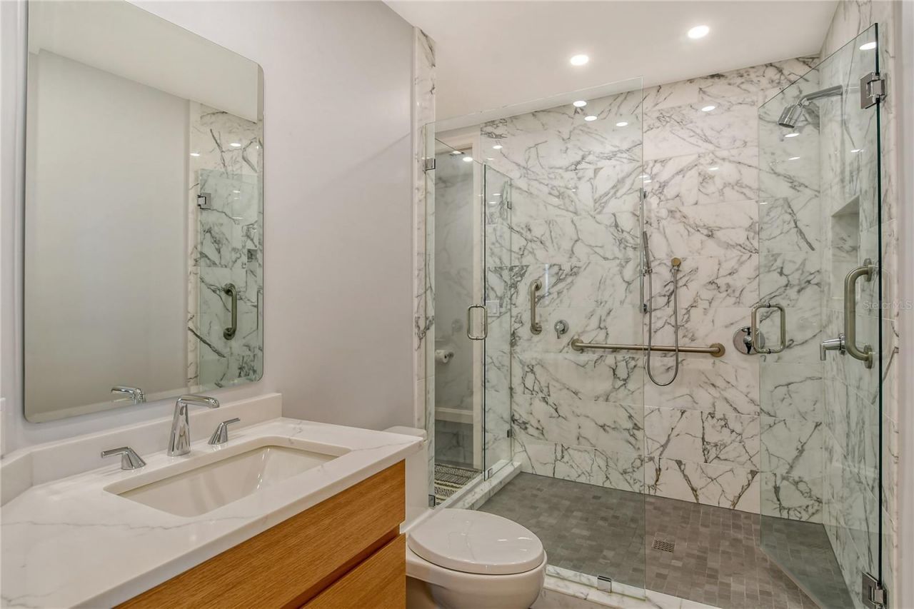 435 L Ambiance Drive, Unit L807, Longboat Key, FL 34228 Photo