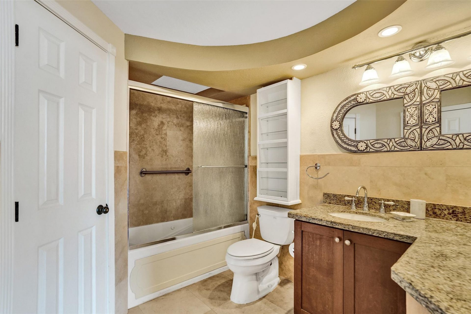 3015 N Ocean Boulevard, Unit 15J, Fort Lauderdale, FL 33308 Photo