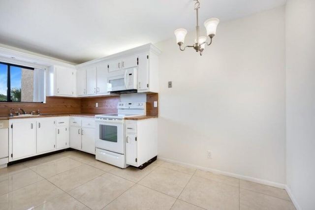 7770 Tahiti Lane, Unit 405, Lake Worth, FL 33467 Photo