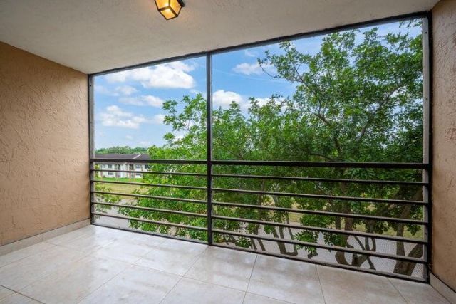 7770 Tahiti Lane, Unit 405, Lake Worth, FL 33467 Photo