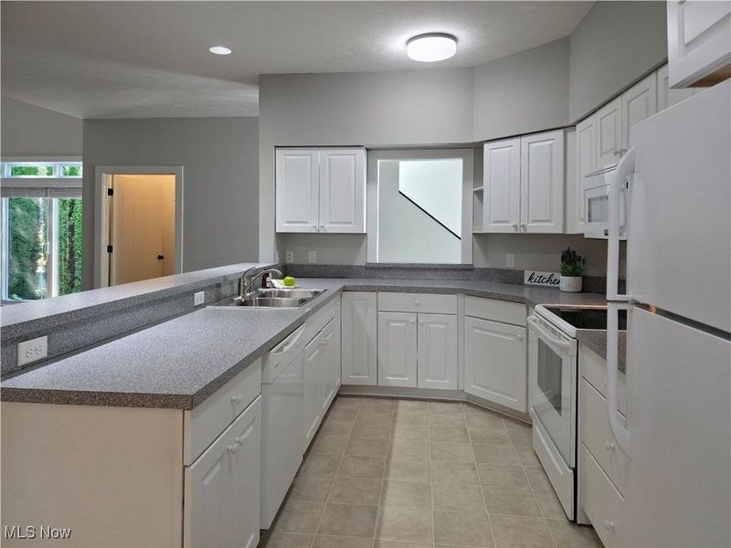 1061 Wycliff Lane, Akron, OH 44313 Photo 7