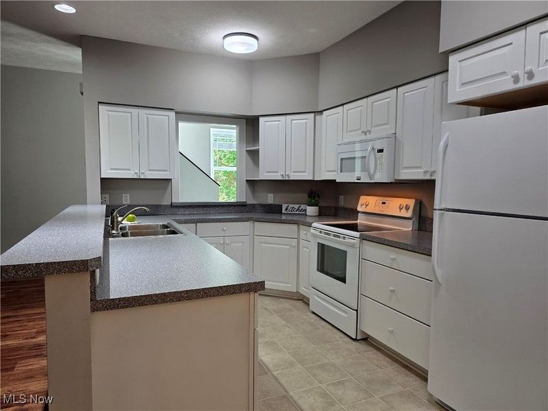 1061 Wycliff Lane, Akron, OH 44313 Photo 9