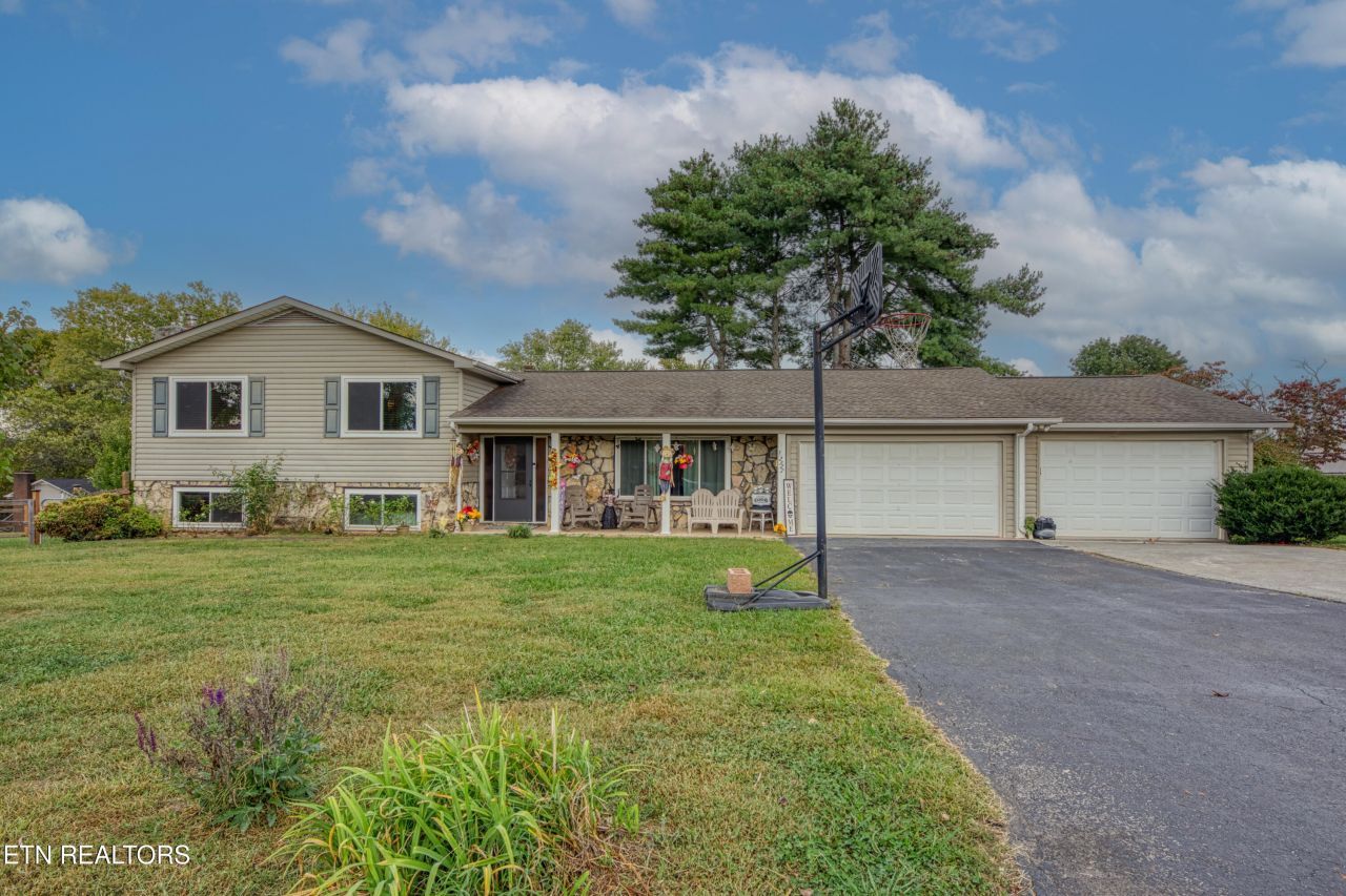 2327 Eau Clair Drive, Maryville, TN 37803 Main Photo