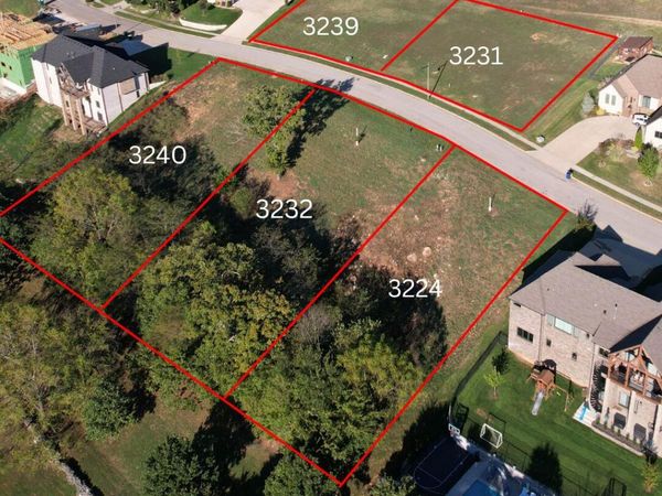 3232 W Bluffview Street , Springfield, MO 65810