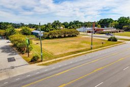 537 S Main Street  photo 4