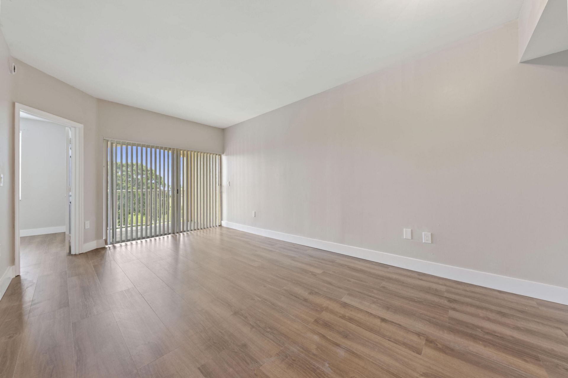 2060 Greenview Shores Boulevard, Unit 323, Wellington, FL 33414 Photo