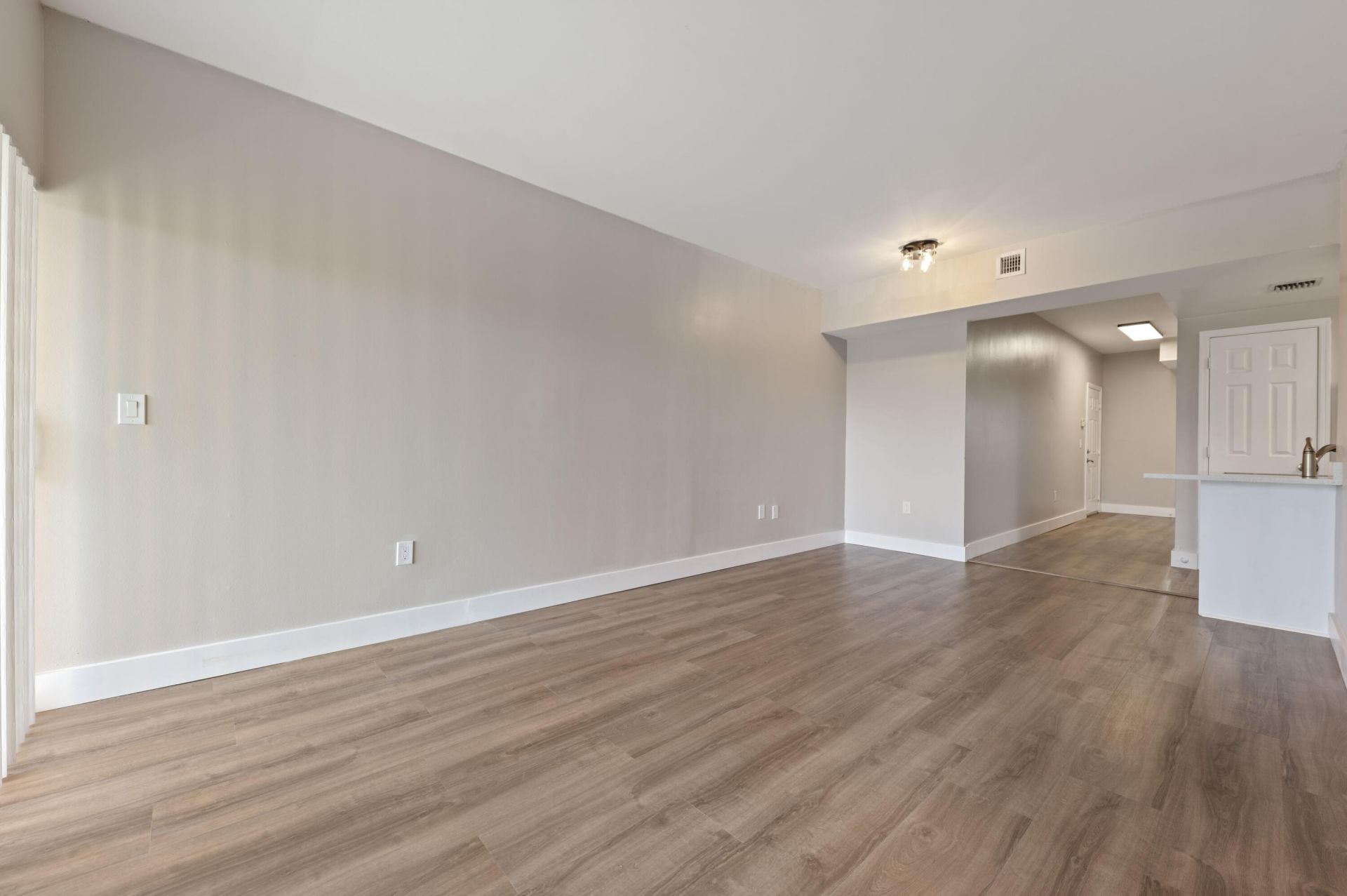 2060 Greenview Shores Boulevard, Unit 323, Wellington, FL 33414 Photo