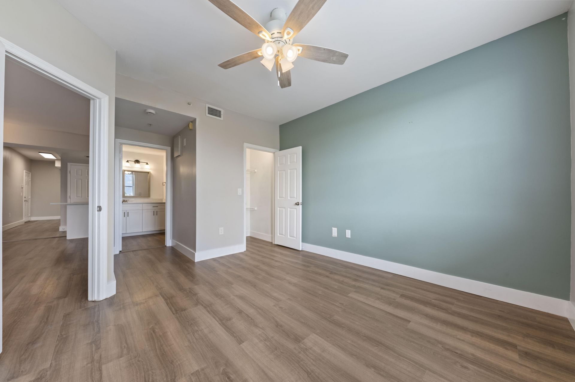 2060 Greenview Shores Boulevard, Unit 323, Wellington, FL 33414 Photo