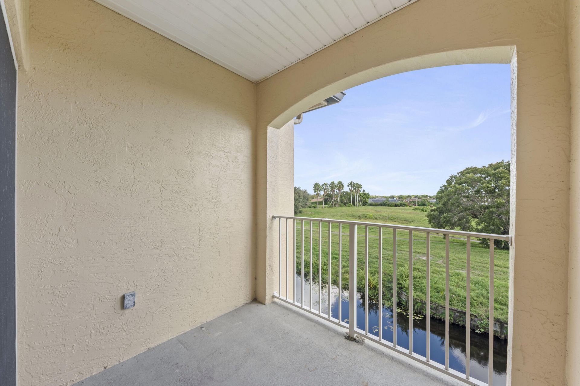 2060 Greenview Shores Boulevard, Unit 323, Wellington, FL 33414 Photo