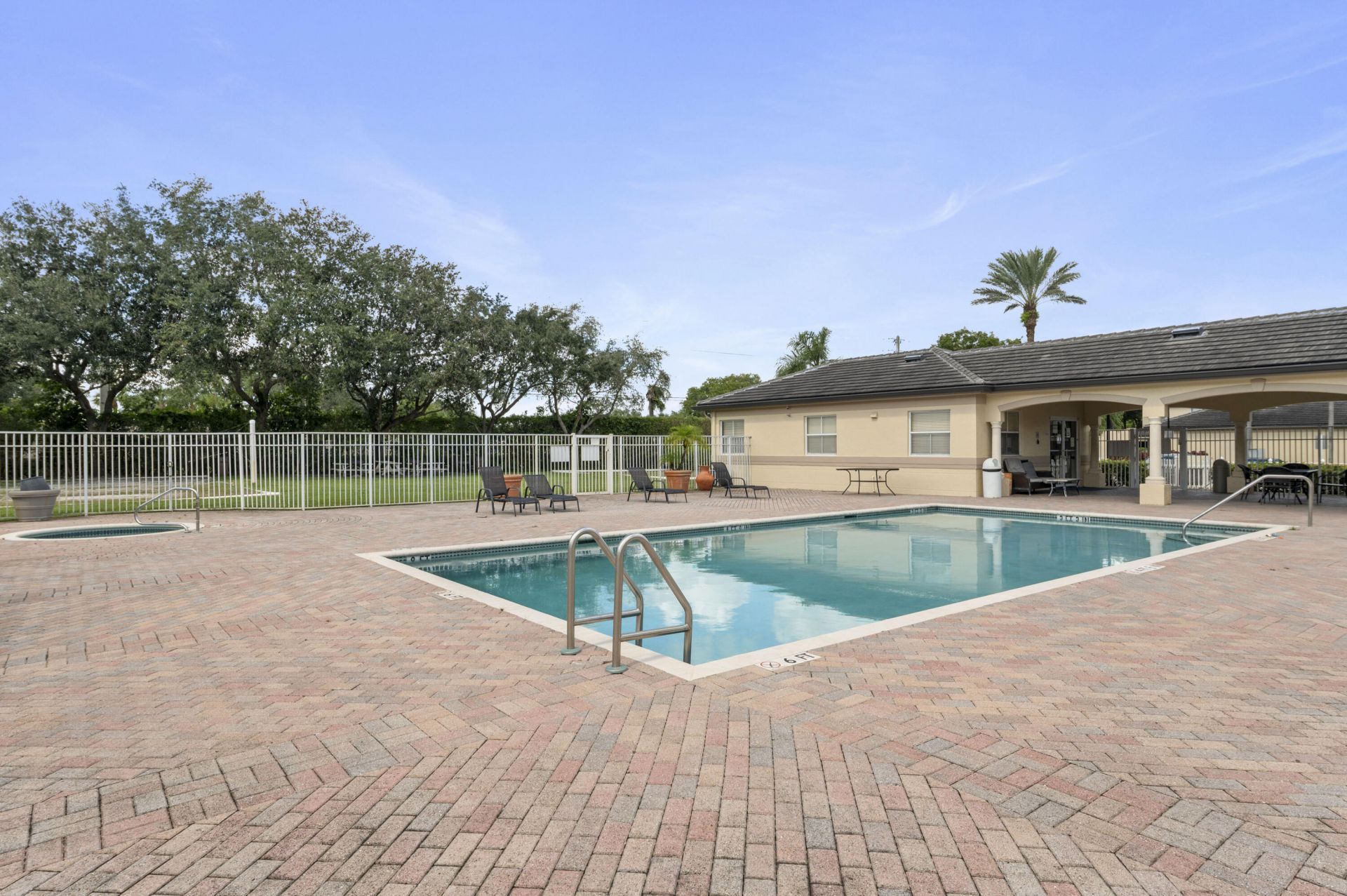 2060 Greenview Shores Boulevard, Unit 323, Wellington, FL 33414 Photo