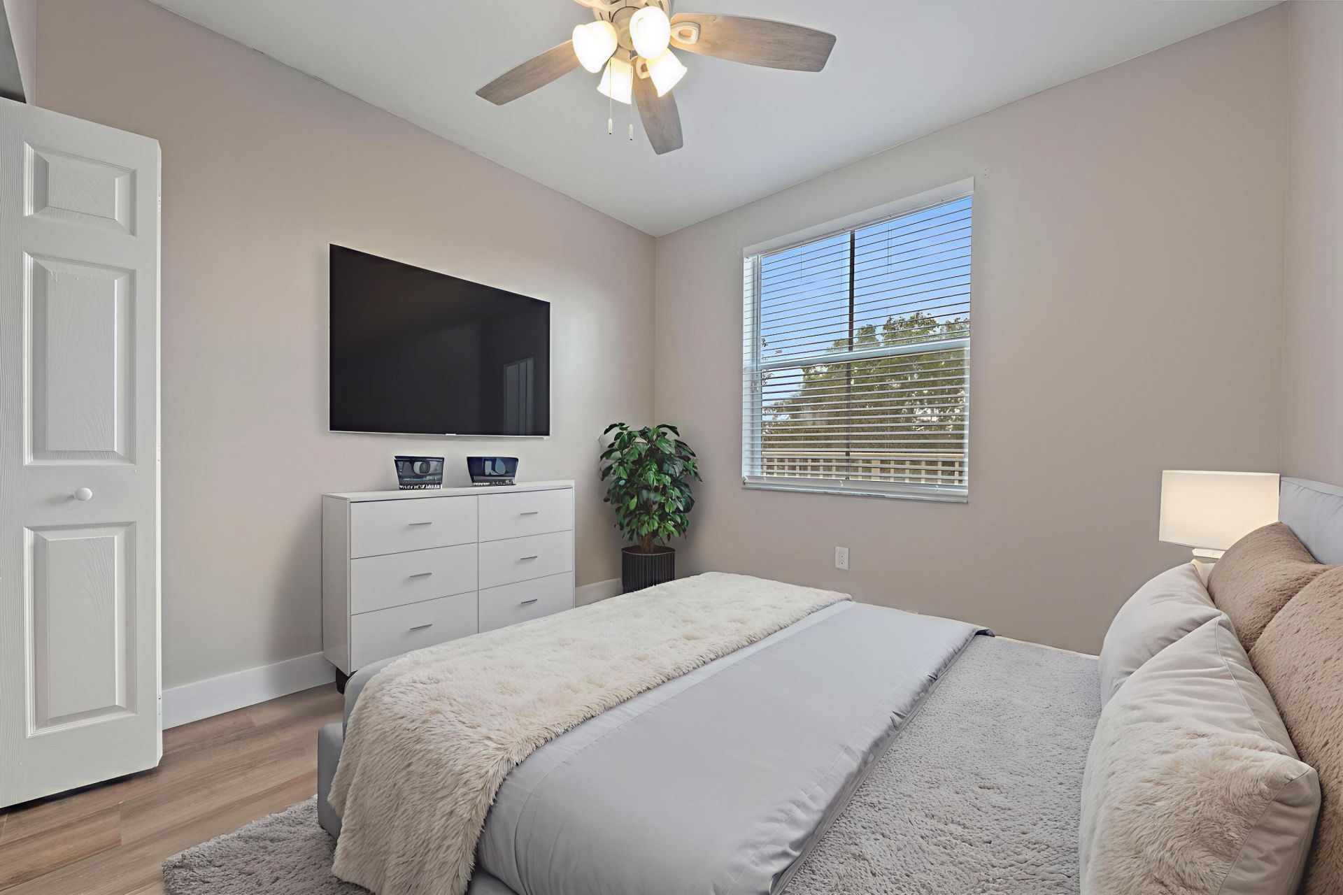 2060 Greenview Shores Boulevard, Unit 323, Wellington, FL 33414 Photo