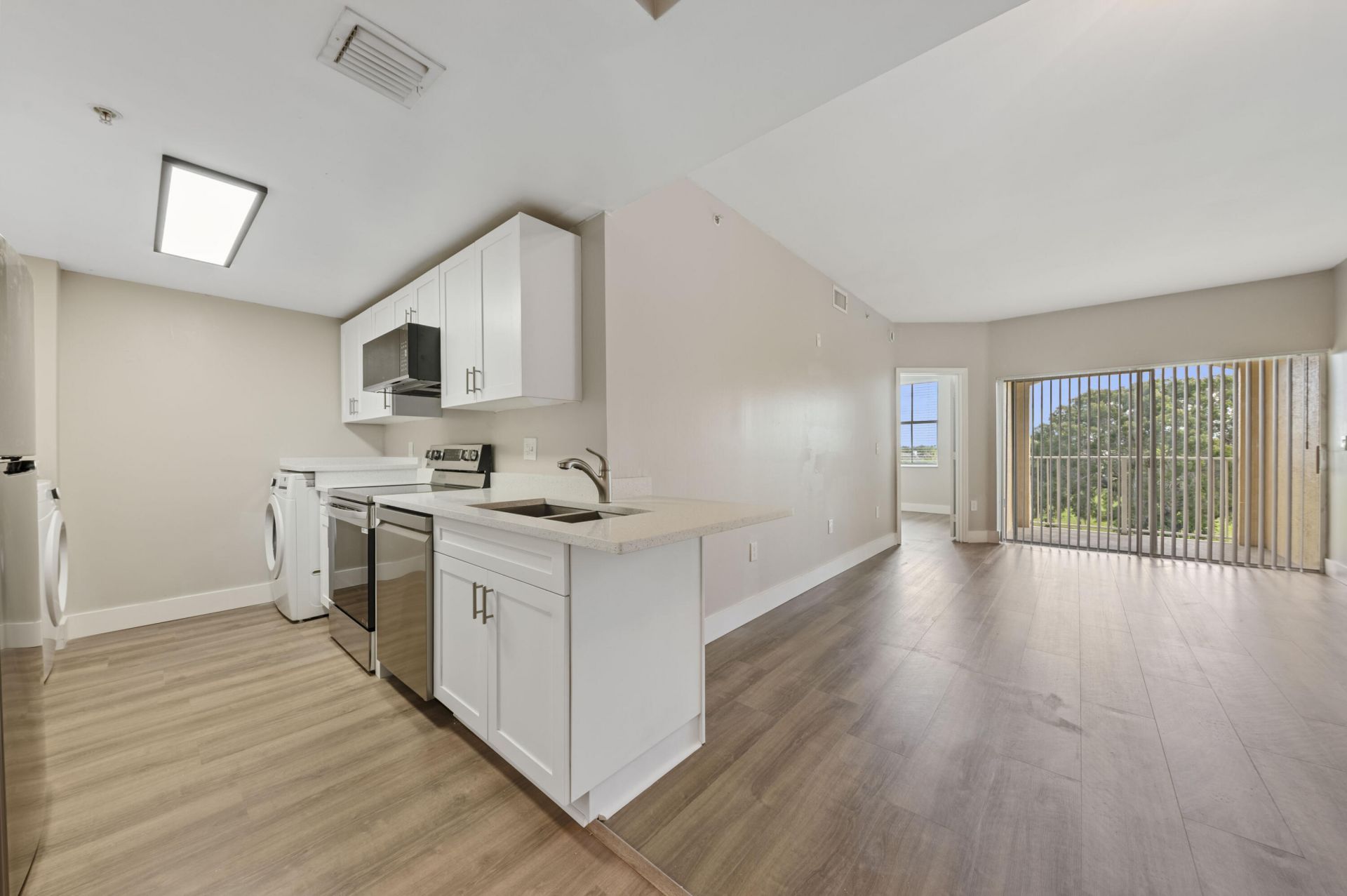 2060 Greenview Shores Boulevard, Unit 323, Wellington, FL 33414 Photo