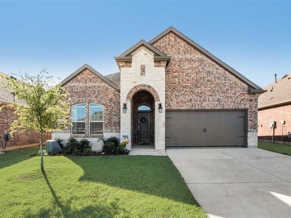 2911 Shetland Drive, Aubrey, TX 76227