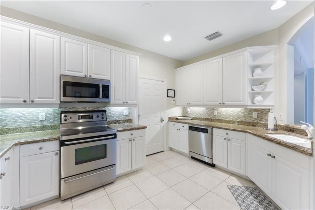 2662 Bolero Dr, Unit 10, Naples, FL 34109 Photo