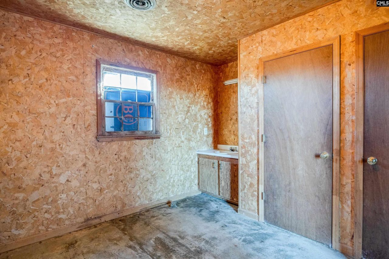 369 Sweet Street Photo 23