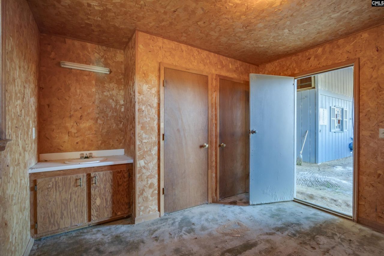 369 Sweet Street Photo 24