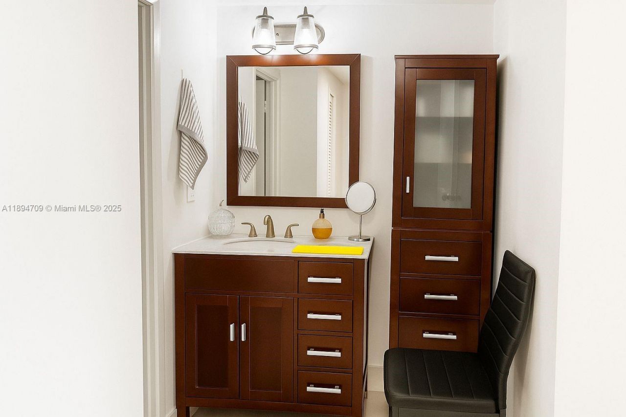 500 Bayview Dr, Unit 630, Sunny Isles Beach, FL 33160 Photo