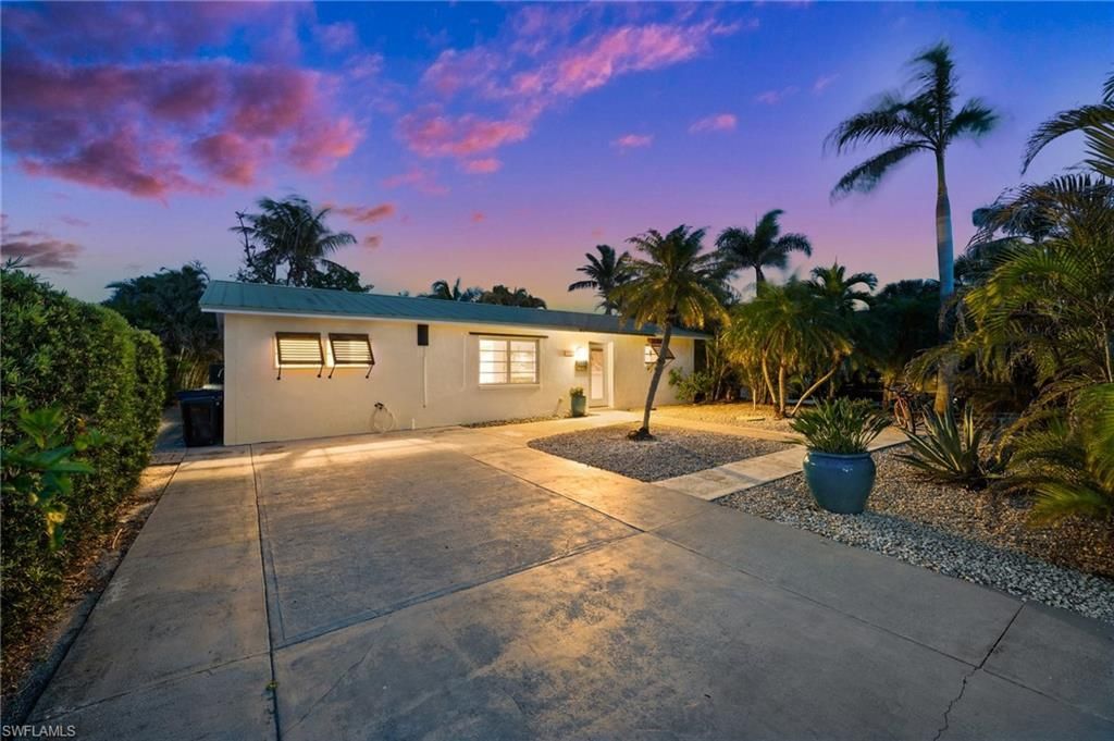 2331 Lemon St, Saint James City, FL 33956 Photo