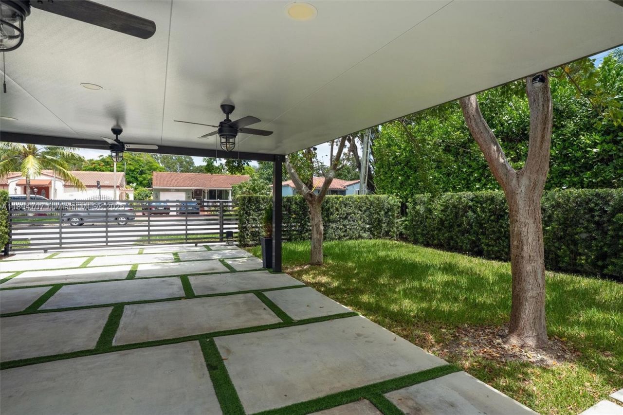 2484 SW 25 St, Miami, FL 33133 Photo