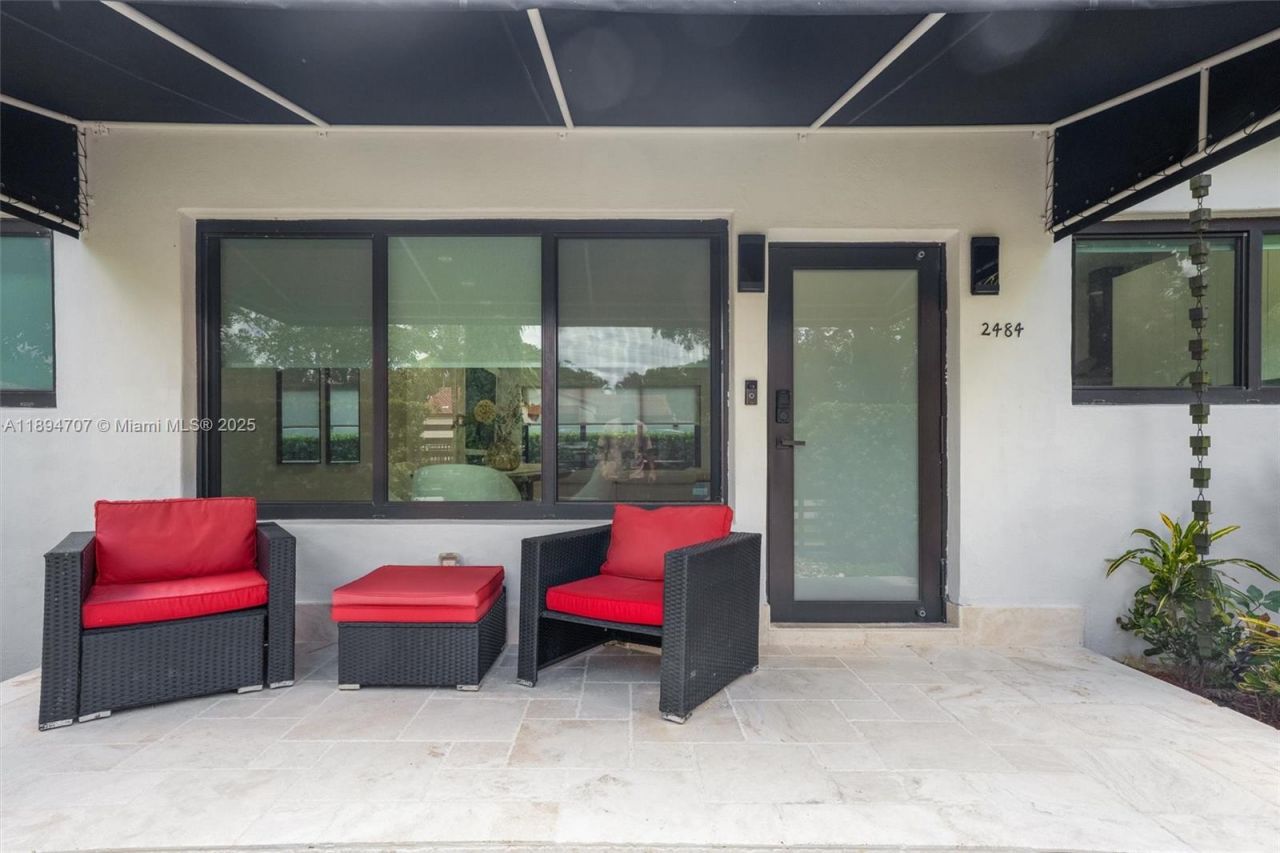 2484 SW 25 St, Miami, FL 33133 Photo