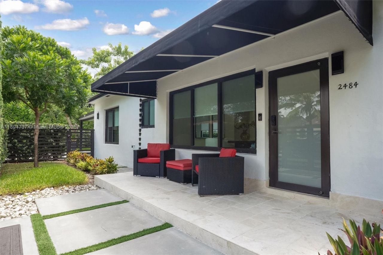 2484 SW 25 St, Miami, FL 33133 Photo