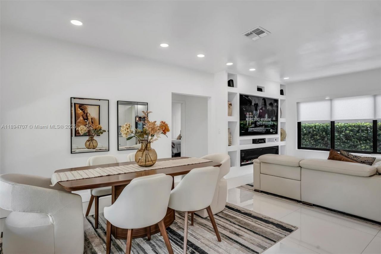 2484 SW 25 St, Miami, FL 33133 Photo