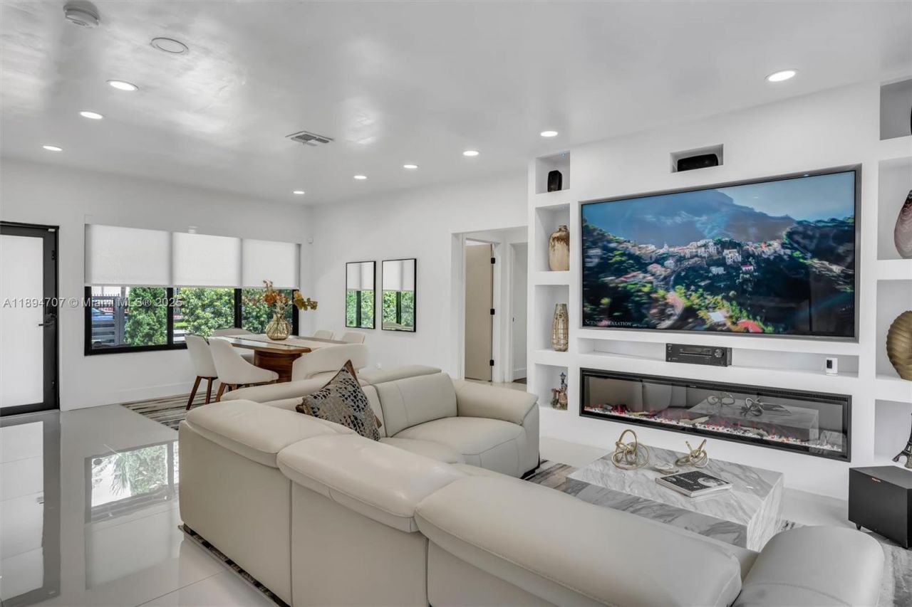 2484 SW 25 St, Miami, FL 33133 Photo