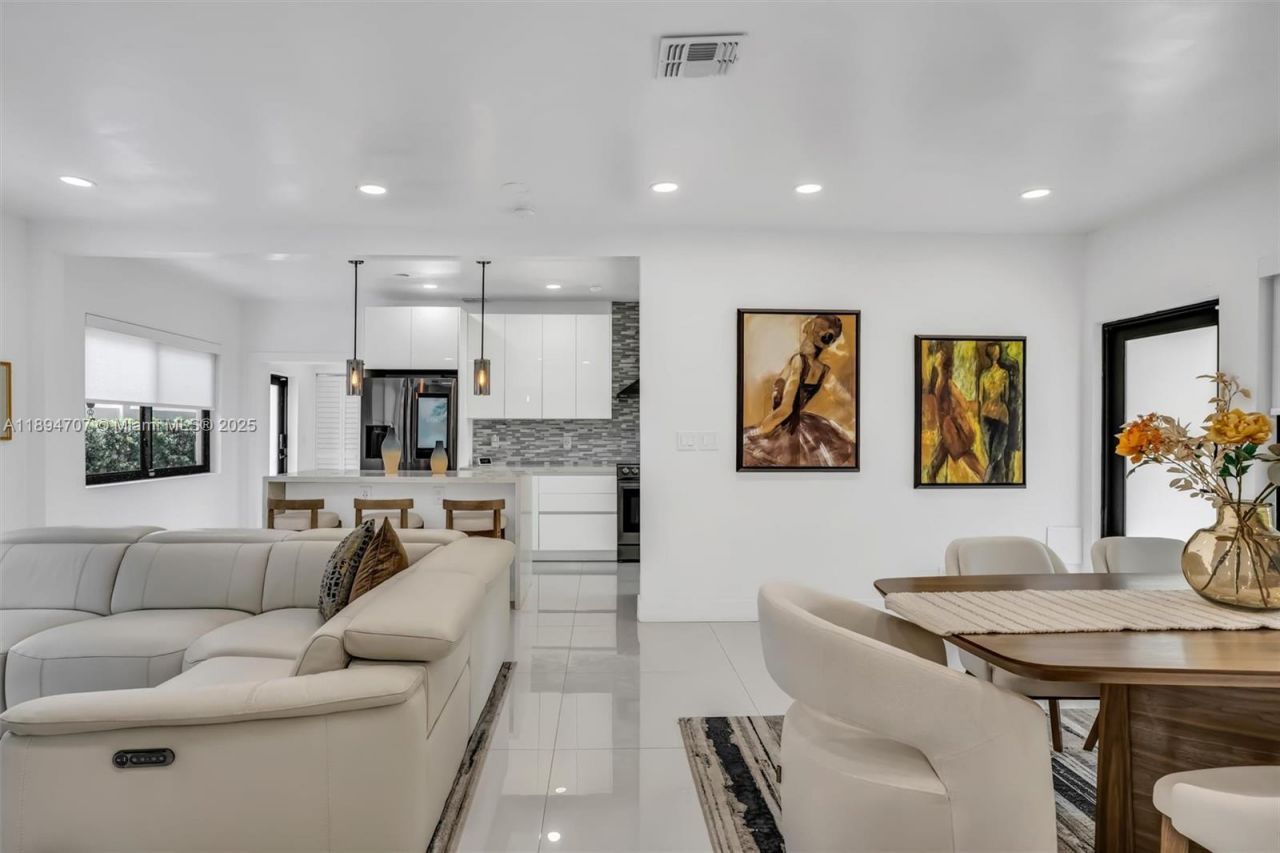 2484 SW 25 St, Miami, FL 33133 Photo