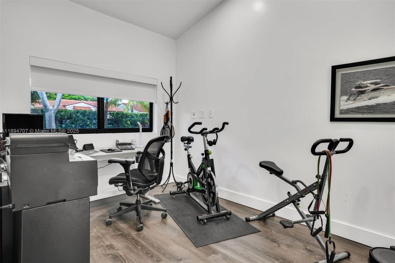 2484 SW 25 St, Miami, FL 33133 Photo