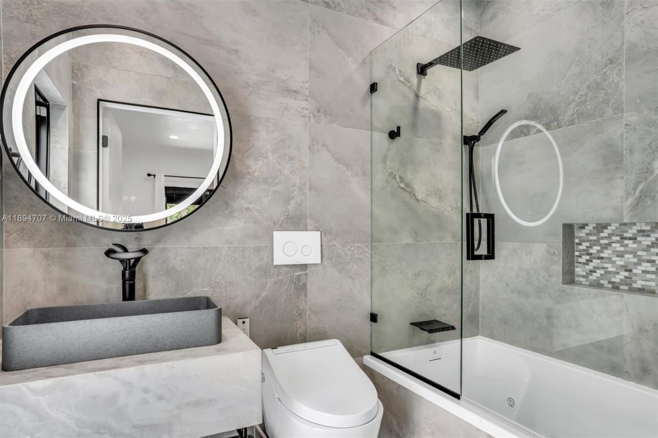 2484 SW 25 St, Miami, FL 33133 Photo