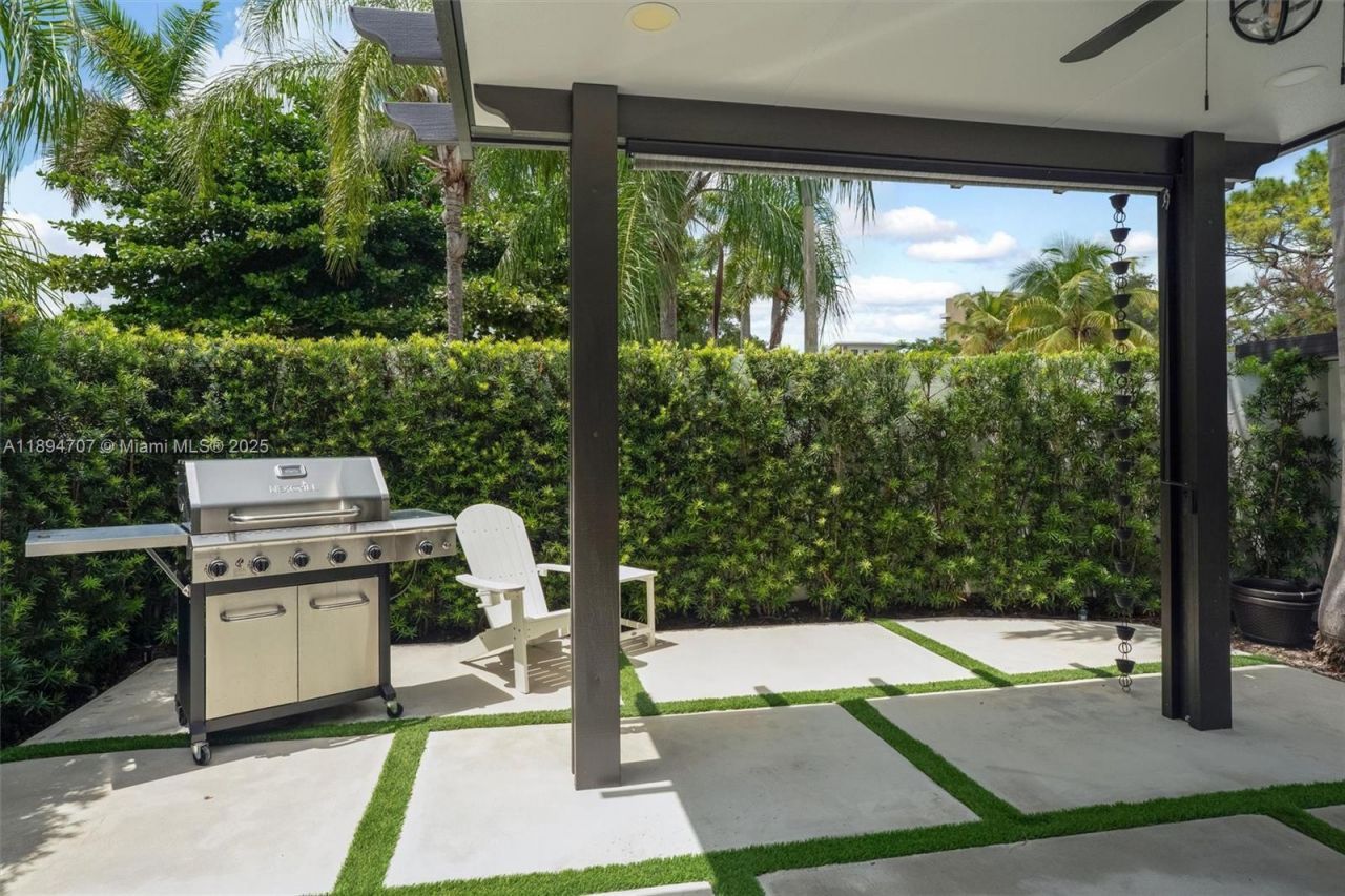 2484 SW 25 St, Miami, FL 33133 Photo