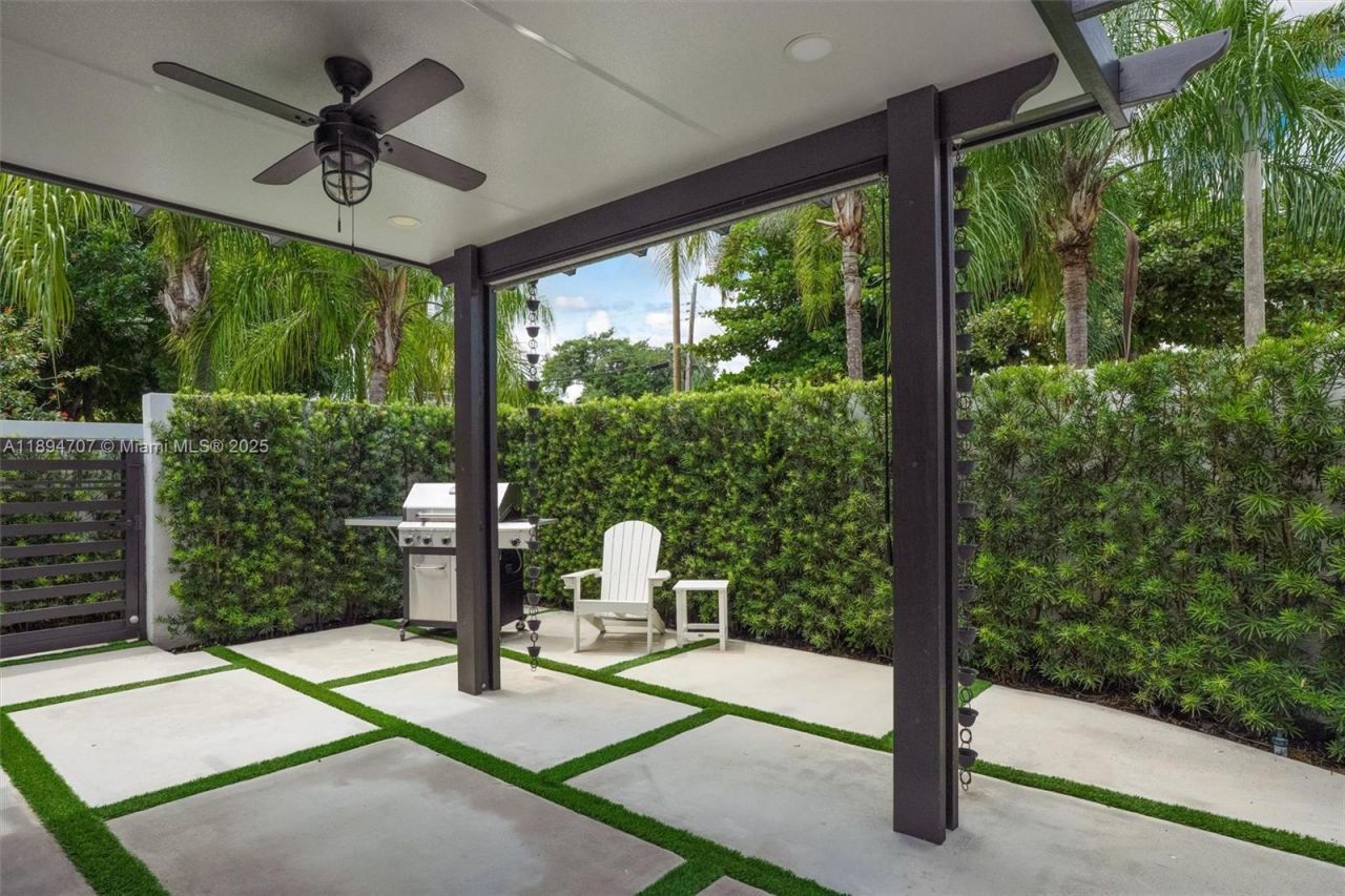 2484 SW 25 St, Miami, FL 33133 Photo