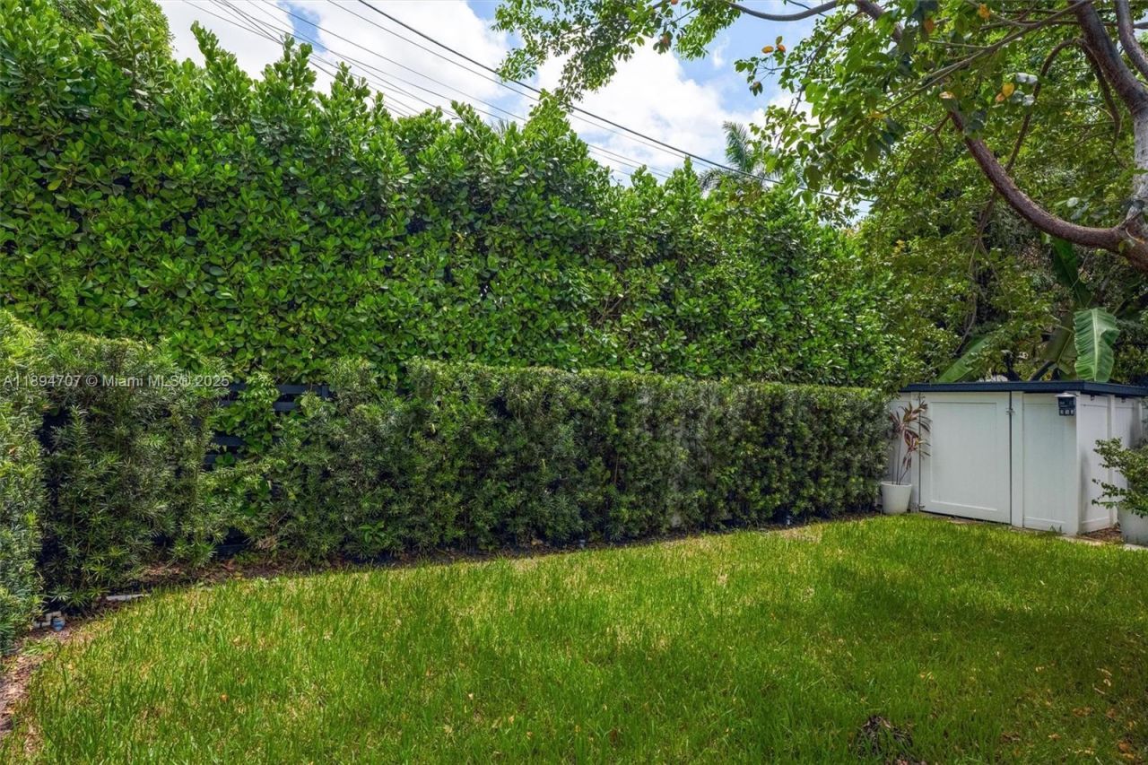 2484 SW 25 St, Miami, FL 33133 Photo