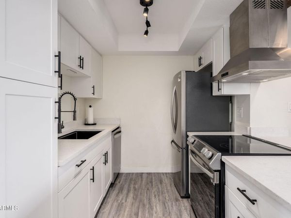 7557 N DREAMY DRAW Drive, Unit 219, Phoenix, AZ 85020