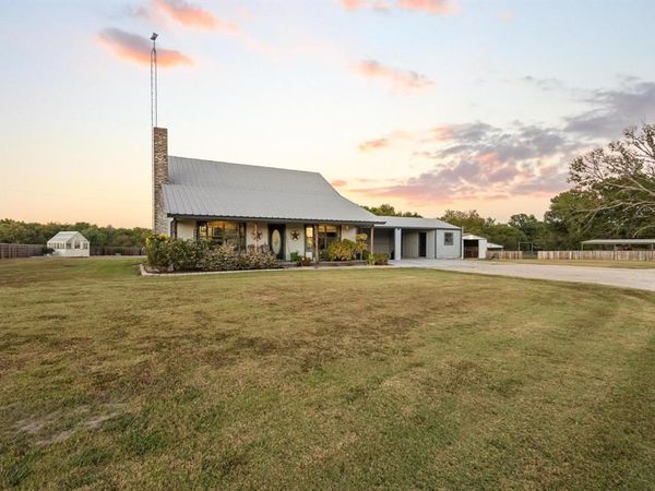 2709 County Road 16500, Deport, TX 75435