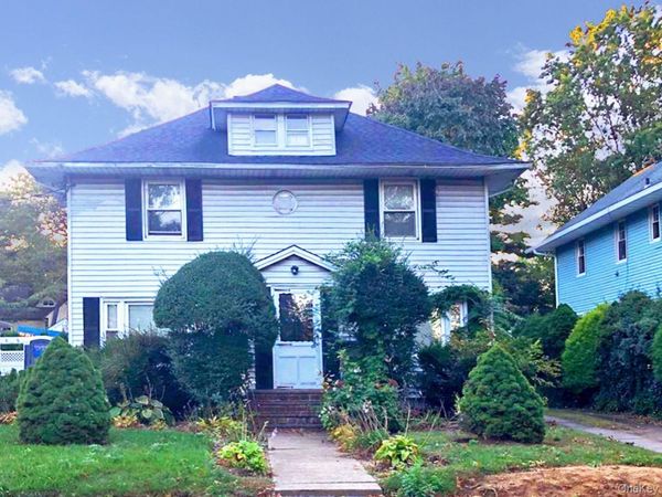 65 Lakeside Drive, Rockville Centre, NY 11570